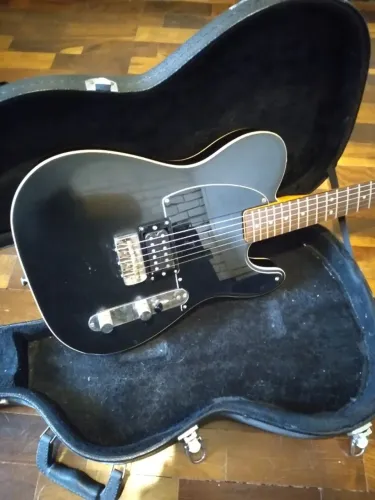 Guitarra Squier Telecaster Custom com Case e Humbucker Malagoli EVH