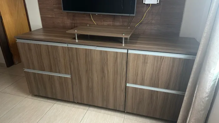 ARMÁRIO EM ÓTIMO ESTADO VENDO OU TROCO