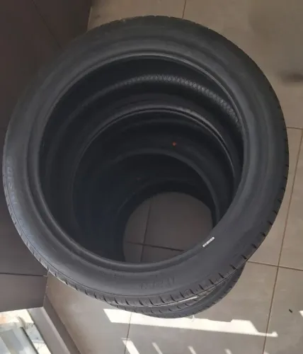 4 pneus 235/45 R18