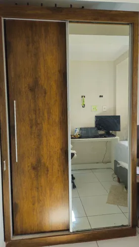 Vendo Guarda-roupa  de solteiro 