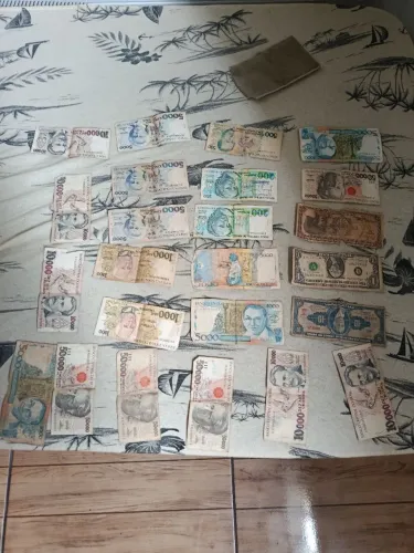 Notas antigas de vários tipos, elenco de coleção