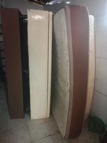 Camas e colchões usados 