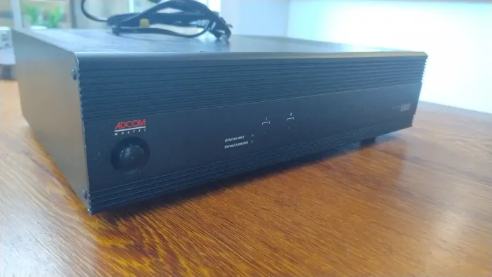 Amplificador ADCOM GFA5300 by Nelson Pass, 100Watts por canal