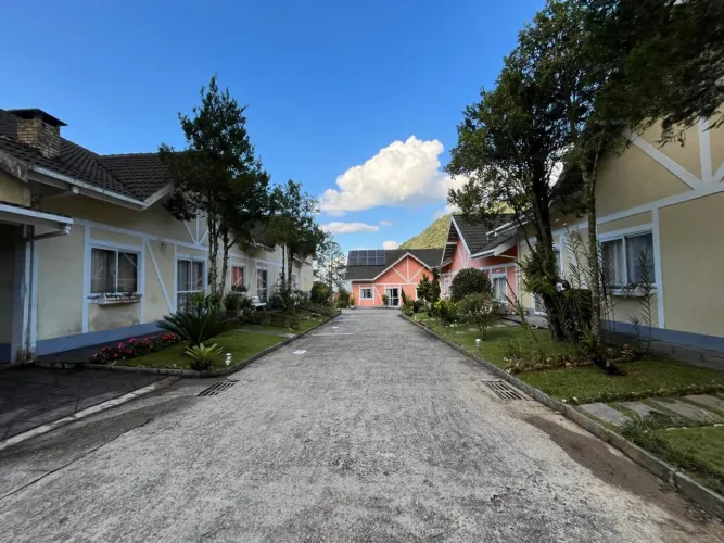 Casa em Condomínio cercado pelo verde próximo ao Parque Nacional
