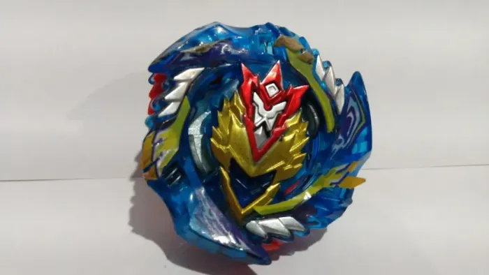Beyblade Burst modelo Cho-Z Valkyrie B-127 sem lançador.