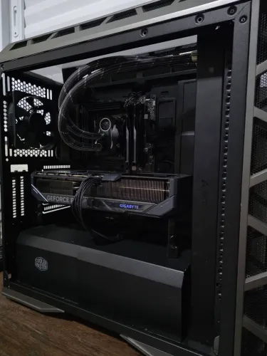 Computador Rtx 5070Ti Gaming OC / Ryzen 9800X3D<br><br>R$