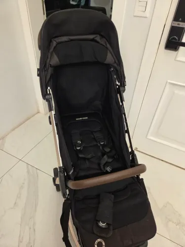 Excelente carrinho com bebê conforto e base para carro