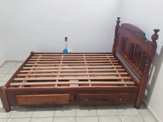 Cama Casal de Madeira c/ 2 Gavetas