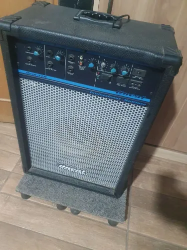 Caixa de som amplificada