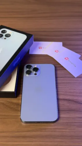 iPhone 13 Pro Max na deslumbrante cor azul, com generosos 128GB de armazenamento | Confira