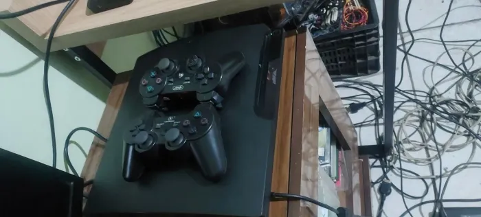 Ps3 slim 2 controles 22 jogos completo
