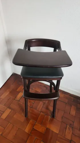 Cadeira de alimentação infantil