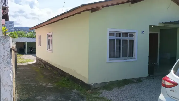 WE - AMPLA CASA A VENDA COM 4 DORMITÓRIOS A VENDA NO BAIRRO AREIAS