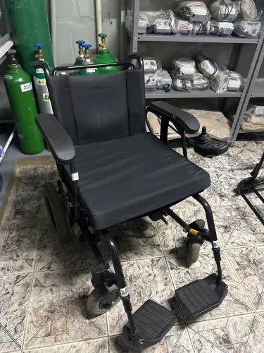 Cadeira de rodas motorizada 