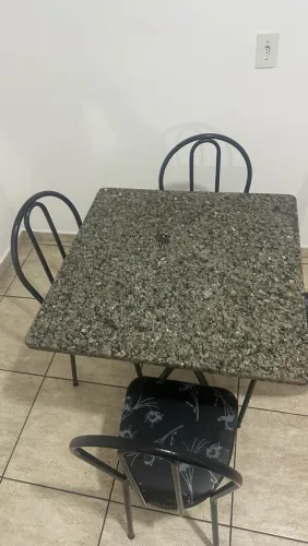 Mesa mármore 4 cadeiras (retirar)