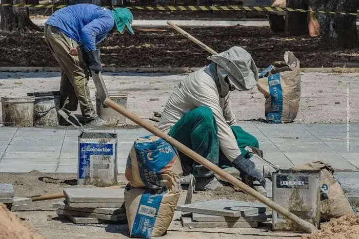 Ajudante de obra disponível para atuar na construção Civil