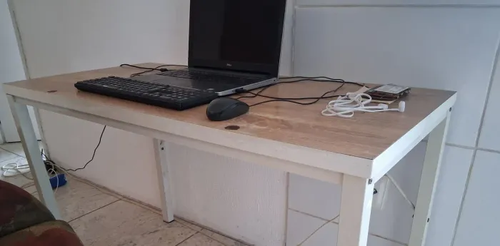 Vendo Mesa leve e espaçosa