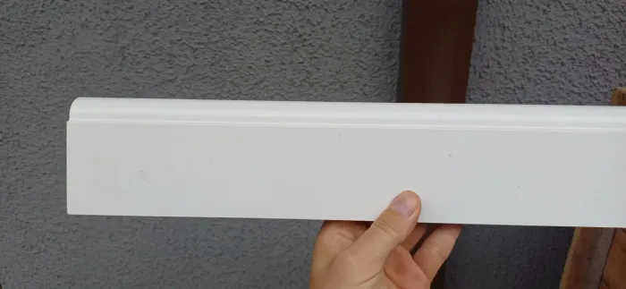Rodapé clean branco nevada