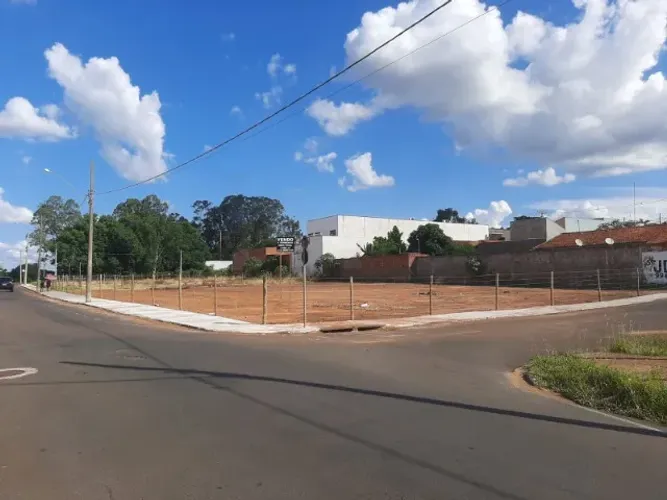 VENDO 6 TERRENOS COMERCIAIS JUNTOS OU SEPARADOS ÁREA TOTAL 1.900 M2 EM BIRIGUI-SP