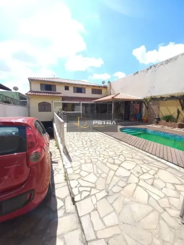 CASA LINDA COM PISCINA EXCELENTE