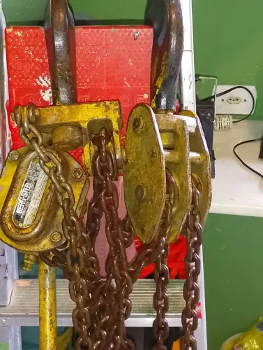 Vendo 4 talhas,  Uma de 6 toneladas,   3  de 1.500 , funcionando perfeitamente 