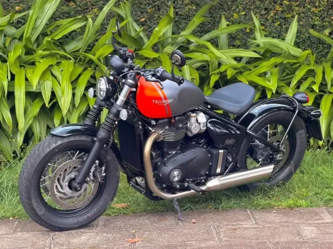 TRIUMPH BOBBER 2025