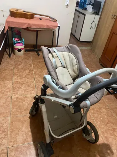 Carrinho de bebê + bebê conforto TOP