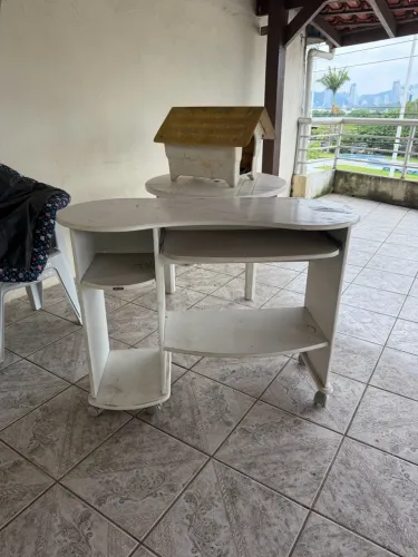 MESA PARA COMPUTADOR / ESCRIVANINHA À VENDA
