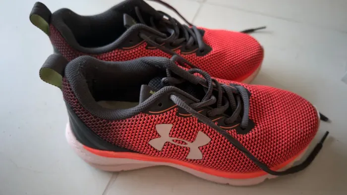 Tênis Under Armour Charged Seminovo 