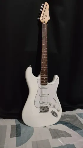 Guitarra elétrica Strinberg Rockwave RW50 Stratocaster