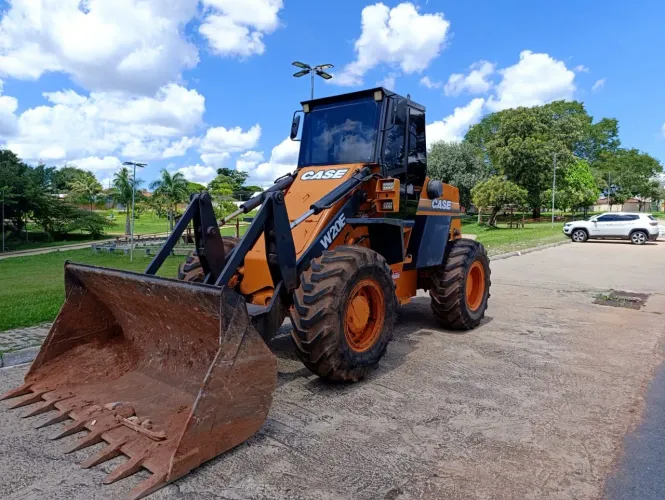 VENDE-SE PÁ CARREGADEIRA W20E