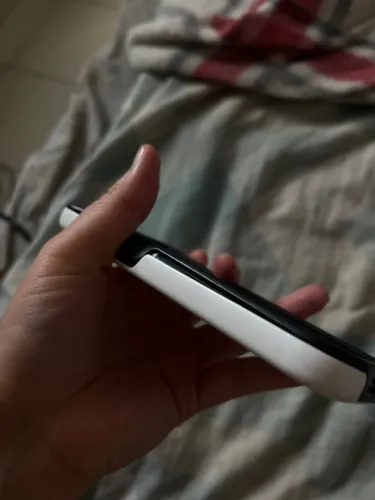 Capa GoCase Iphone 13 preta e branca dupla proteção