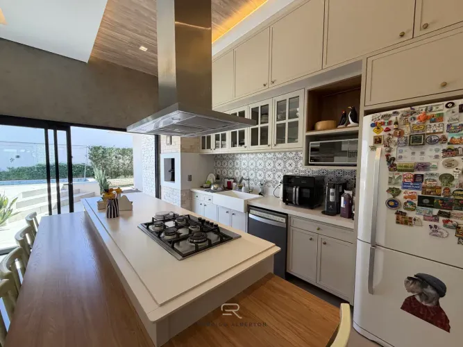 Casa Térrea, com 231m², moveis planejados, ar condicionados, ambientes integrados, por R$