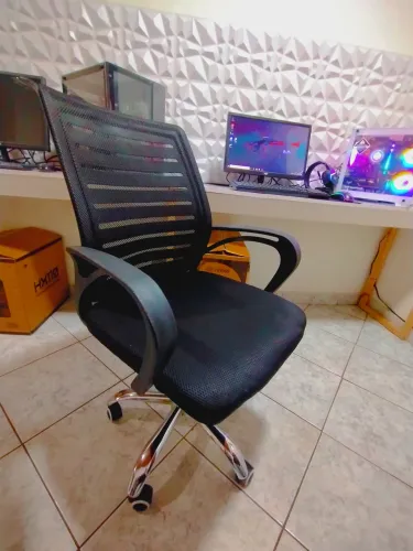 Cadeira Office Zerinha, Parcelo cartão, entrego se for.das proximidades