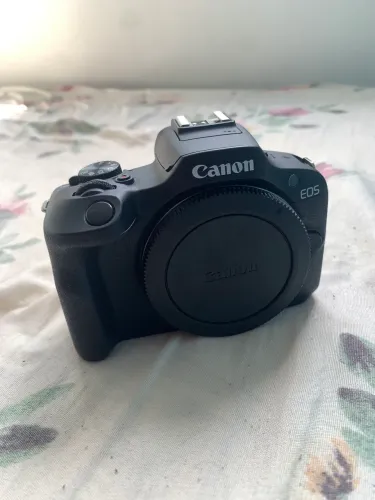 Canon R100 (Troco em DSLR com lente)
