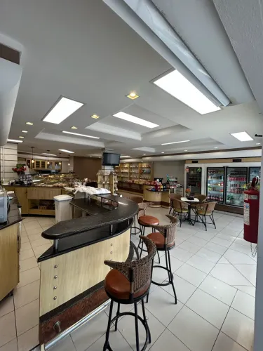 Vendo ponto comercial. Padaria a venda com 31 anos de mercado 