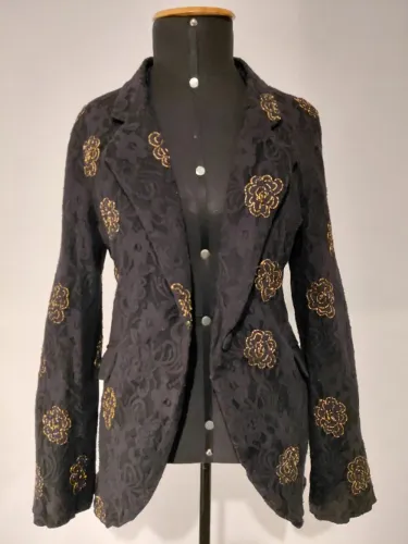 Blazer preto com bordado