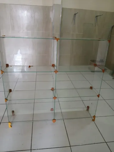 Balcão vidro loja - 1,03m x 98 cm 