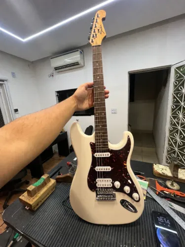 Guitarra Shelter Stratocaster (Com Upgrades)