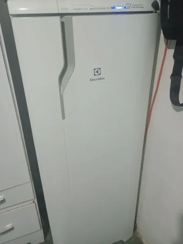 vendo essa geladeira Frost Free 274L (1000$)