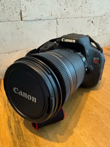 Canon EOS Rebel T3i + Lente EF-S 18-135mm IS + Kit Completo
