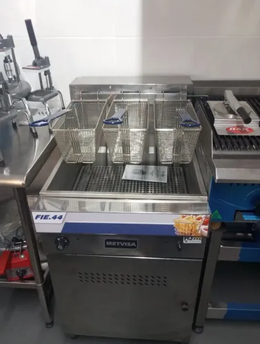 NZ. Fritadeira industrial elétrica 44 litros 3 cestos METVISA