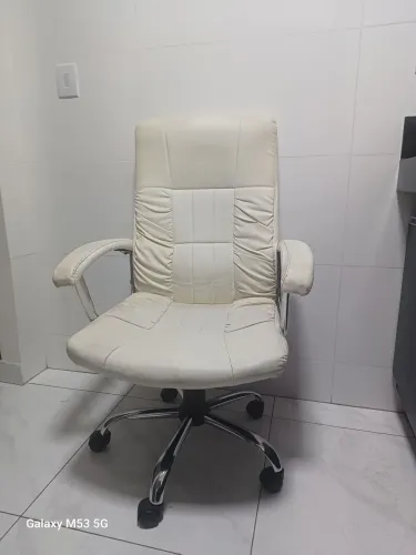 Mesa e cadeira escritório