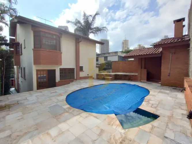 Casa com 376 m², 4 quartos sendo 2 suítes à venda no bairro Pinheiros.