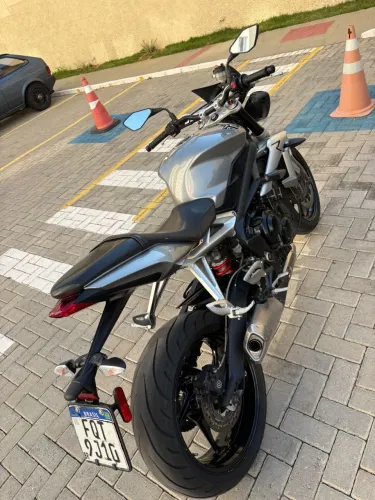 TRIUMPH STREET 675R