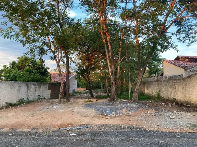 Terreno á venda no bairro Santa Rosa em Cuiabá