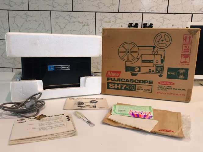 Projetor de Filme Fujicascope SH7-M Super 8 / 8mm (Com Caixa e Manuais) leia a descrição