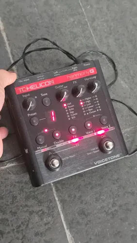 TC Helicon VoiceTone Harmony-G XT. Pedal de Voz