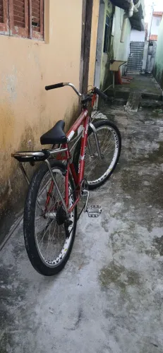 Bicicleta quadro reto vermelha