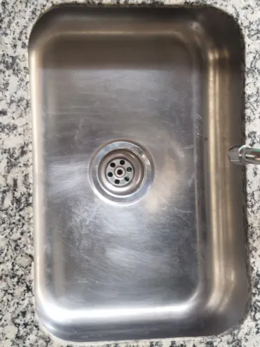 Vende se uma pia de mármore 